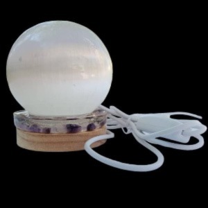 Lámpara esfera de selenita y amatista, diseño único, base de bambú con luces leds, puerto usb