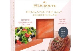 Silk Route Spice Company Losa de sal rosa del Himalaya para asar, asar, dorar, curar o presentar - 21 cm x 21 cm x 4 cm